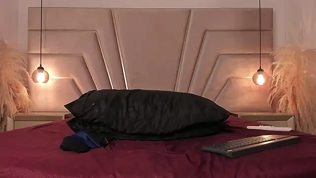 MaroxCute live sex cam