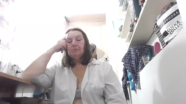 AnnaLive570's cam snapshot