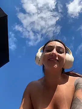 Ninabigtitied's cam snapshot