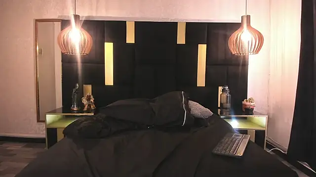 Lucio__Fox live sex cam