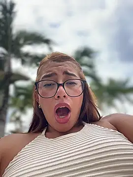 sara_calderon's cam snapshot