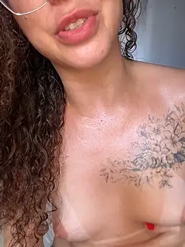 JhenneRouge live sex cam