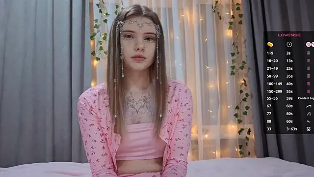 CarolinePepper's cam snapshot