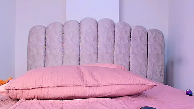 sharlott_miller's cam snapshot