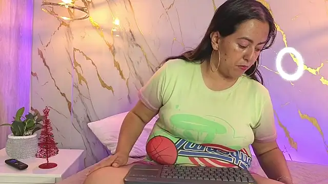 evelyn_harpeery's cam snapshot