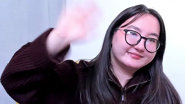 AdahChism's cam snapshot