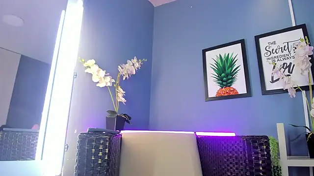 Liaevans__'s cam snapshot