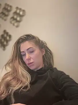 RaquelleDevon live sex cam