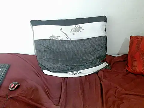 HugeTitties's cam snapshot