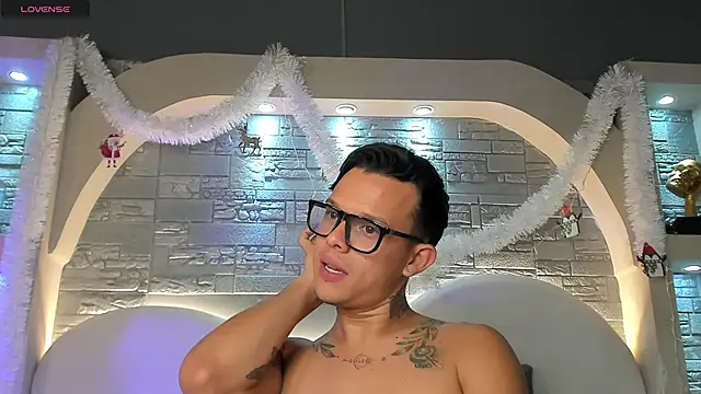 Valentino_moretti live sex cam