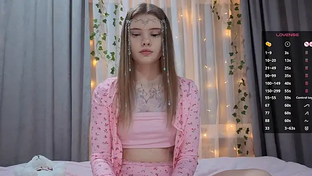 CarolinePepper's cam snapshot