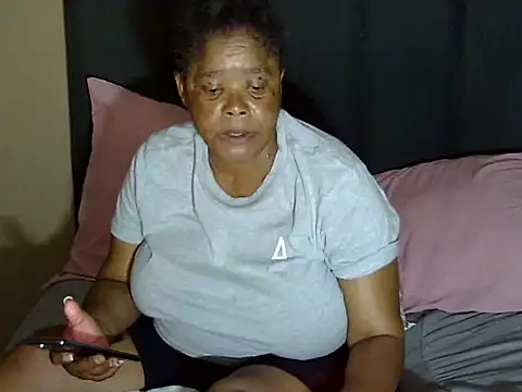 bigsexymama2's cam snapshot