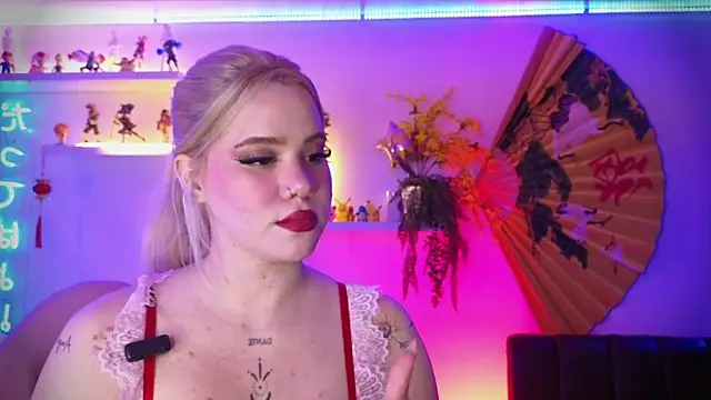 albaismynameX live sex cam