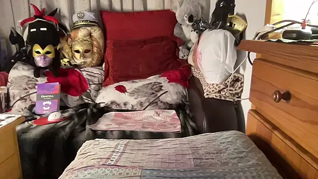 EroticVenetian live sex cam