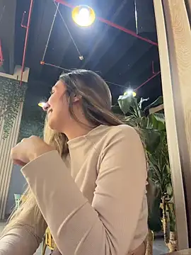 sarah_honey__ live sex cam