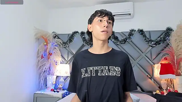 Milan_LewisS live sex cam