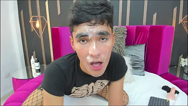 LittleNito's cam snapshot