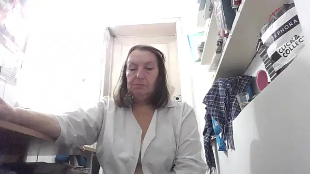 AnnaLive570's cam snapshot