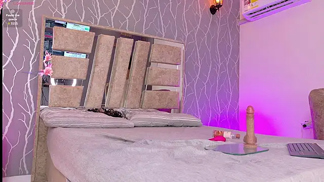 Julia_rivers's cam snapshot