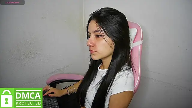 Hannah_Barker's cam snapshot