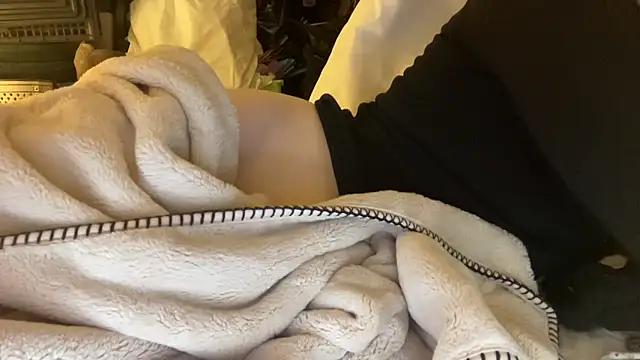 18yoteenvirgin's cam snapshot