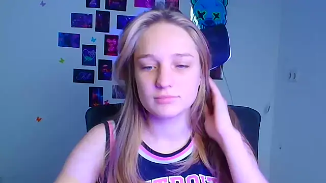 Katie_Rosiee's cam snapshot