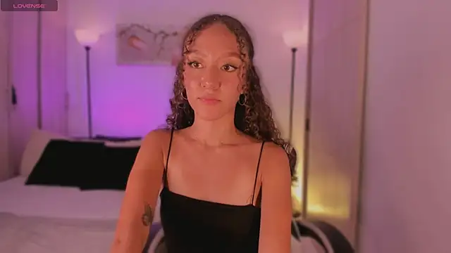 ChloeMoreti's cam snapshot