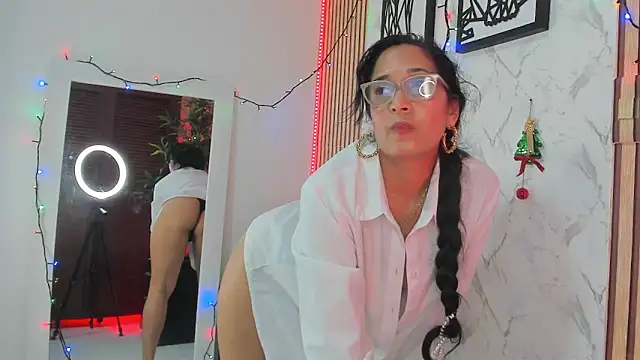 AnnaArela's cam snapshot