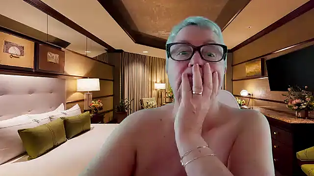 Mystery-Grandmother's cam snapshot