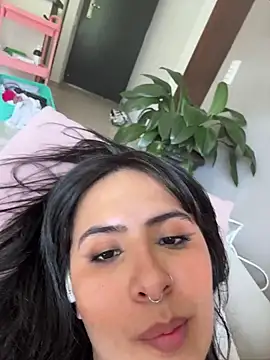 SugarTroubl33 live sex cam