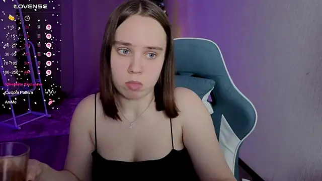 lunalyna's cam snapshot