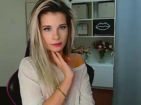 KristineGlow's cam snapshot