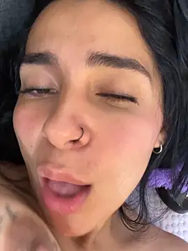 Meganmilk1 live sex cam