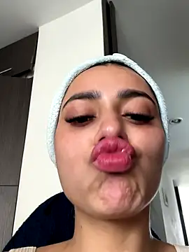 AlannaEvons live sex cam