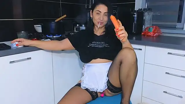 charrlote_love's cam snapshot