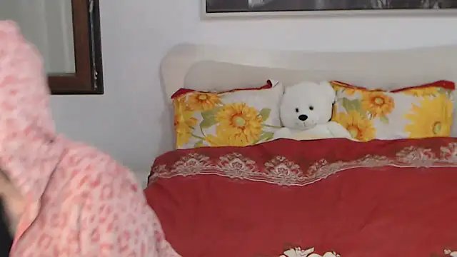 naughtymommy666's cam snapshot