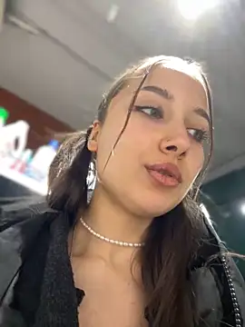 ICrazyOneIRL live sex cam