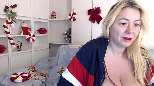 _karolynesyera_'s cam snapshot