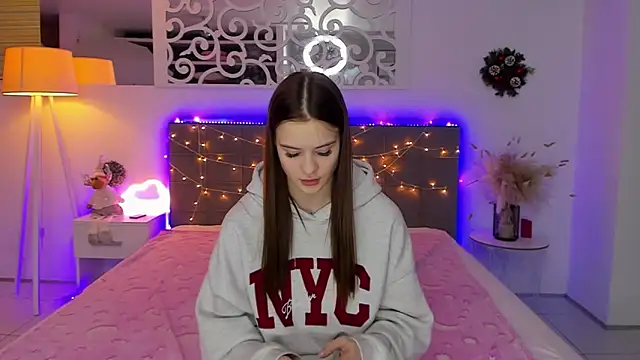 LuisaClover's cam snapshot