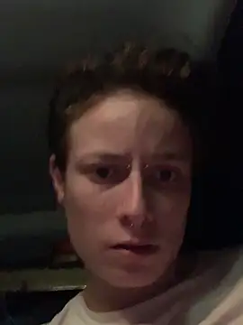 GoldenPussy1329 live sex cam