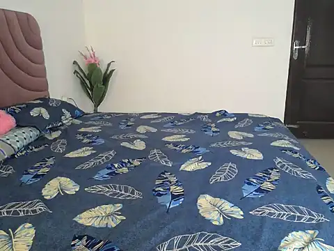 Naughtyy_stripgirl live sex cam