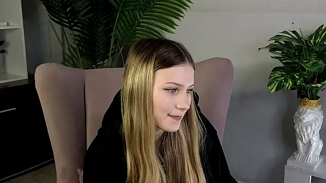 GlynisPernice's cam snapshot