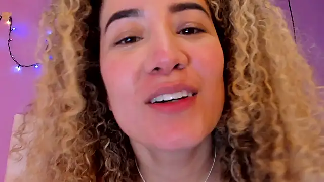 Charlotte11-11 live sex cam