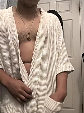 LosAngelesUncutLatino's cam snapshot