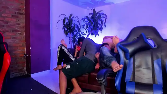 HotThreesoome's cam snapshot