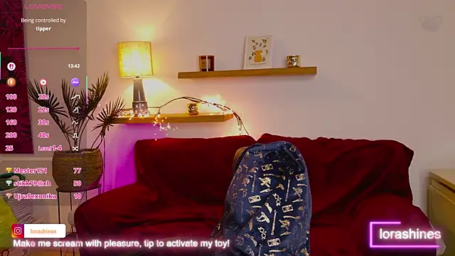 LoraShines's cam snapshot