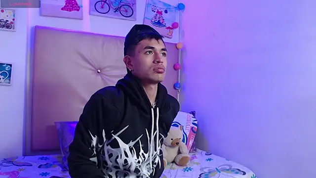 iam_lukas__'s cam snapshot