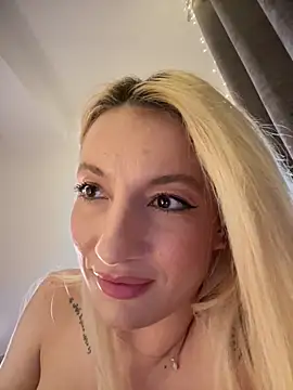 Ella_Charm's cam snapshot