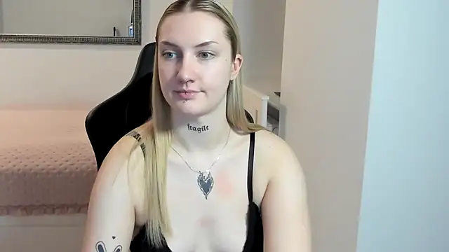 AlexaTease's cam snapshot