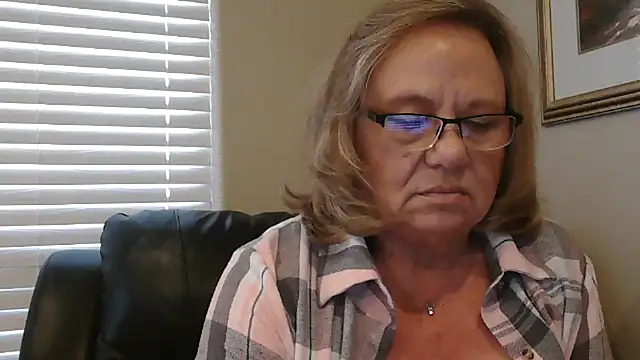 BustyAnnie's cam snapshot